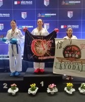 ATLETAS DE TREMEMBÉ SE DESTACAM NAS FINAIS DO CAMPEONATO PAULISTA DE KARATÊ