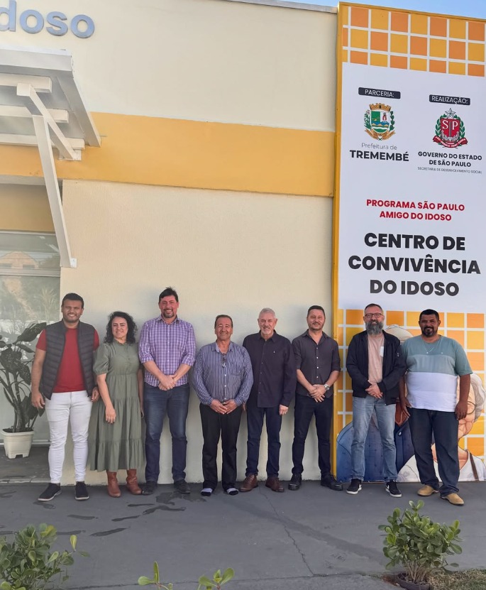 VEREADORES PARTICIPAM DE INAUGURAÇÃO DE PISCINA DO CCI