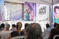 Vereadora Adriana Almeida acompanha exames na carreta da mamografia em Tremembé